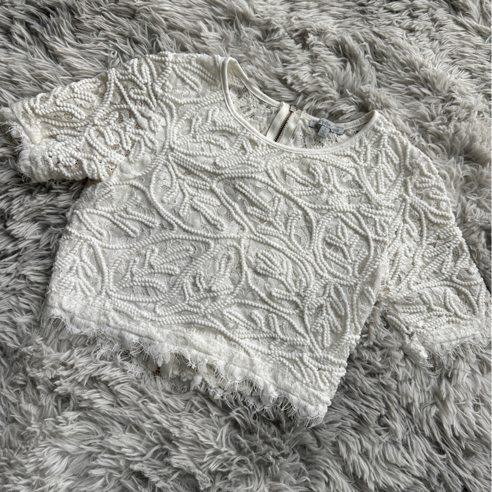 Chic White Textured Crop Top